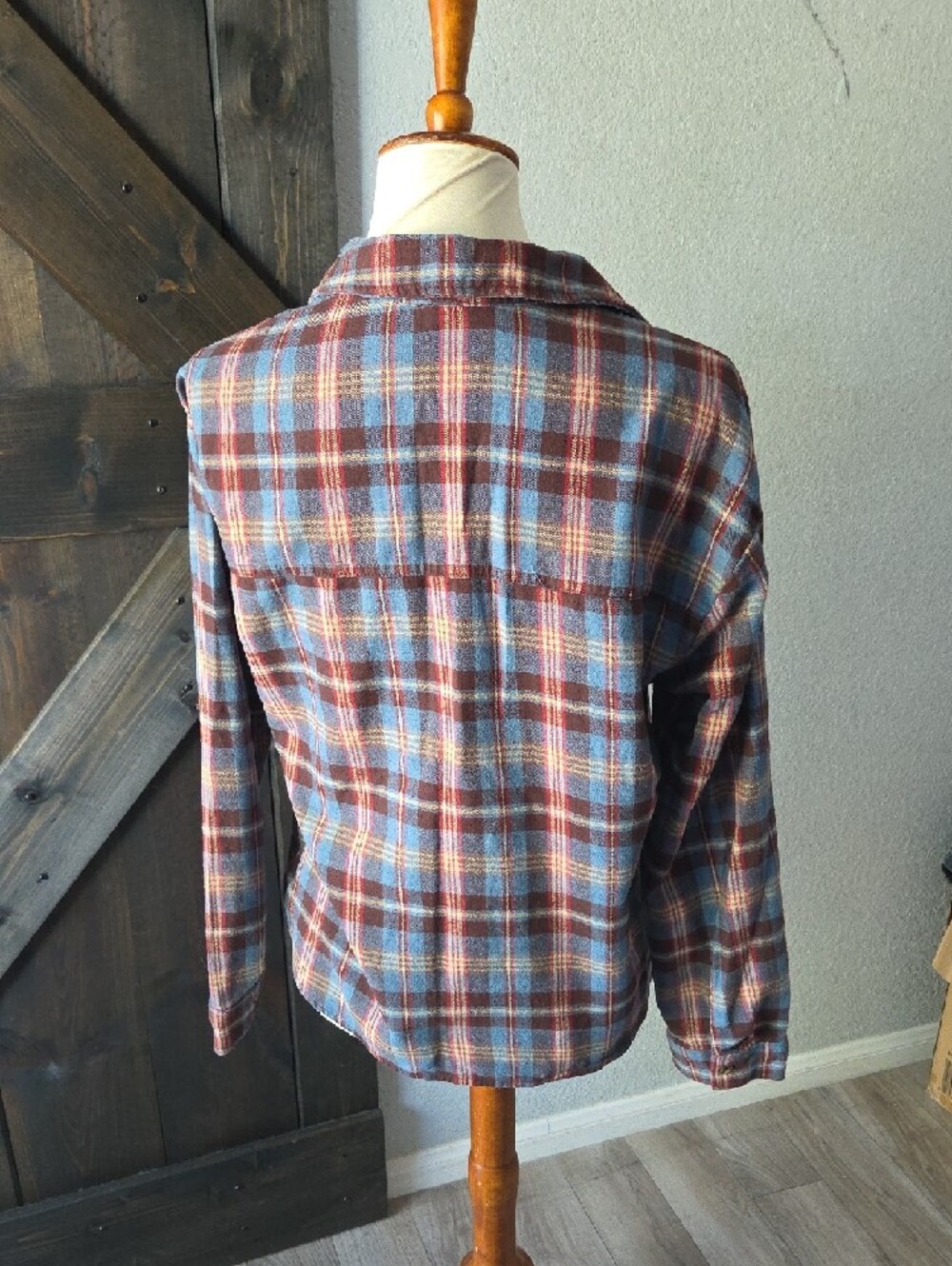 wild fable Blue and Rust Plaid Button-Up Shirt Medium - Picture 4 of 5